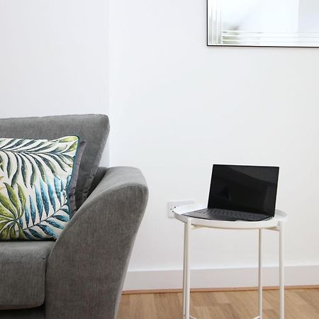 סוואנסי St Thomas Loft Views By Ssw - 2Br, Parking, Sleeps 4, Easy Access To City Centre, Marina, Beach And M4 מראה חיצוני תמונה