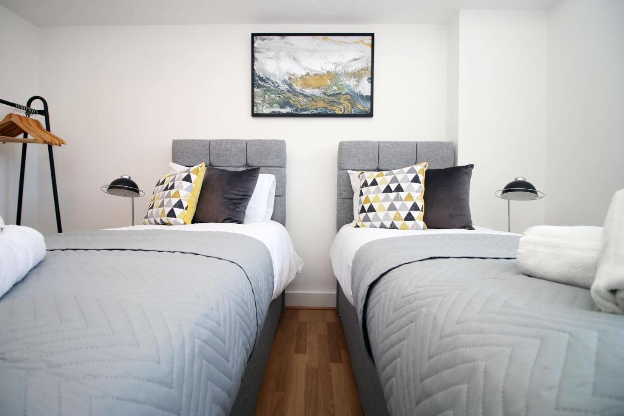 סוואנסי St Thomas Loft Views By Ssw - 2Br, Parking, Sleeps 4, Easy Access To City Centre, Marina, Beach And M4 מראה חיצוני תמונה