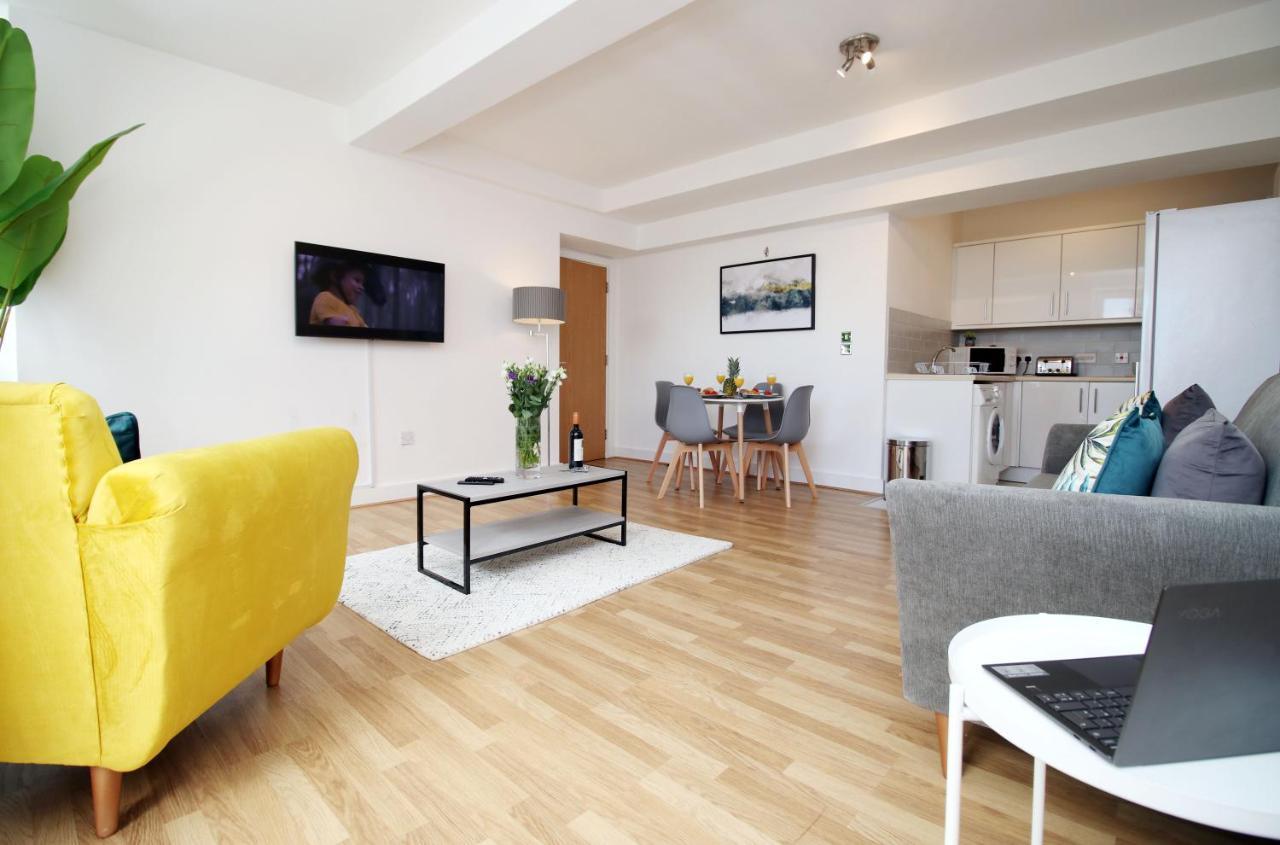 סוואנסי St Thomas Loft Views By Ssw - 2Br, Parking, Sleeps 4, Easy Access To City Centre, Marina, Beach And M4 מראה חיצוני תמונה