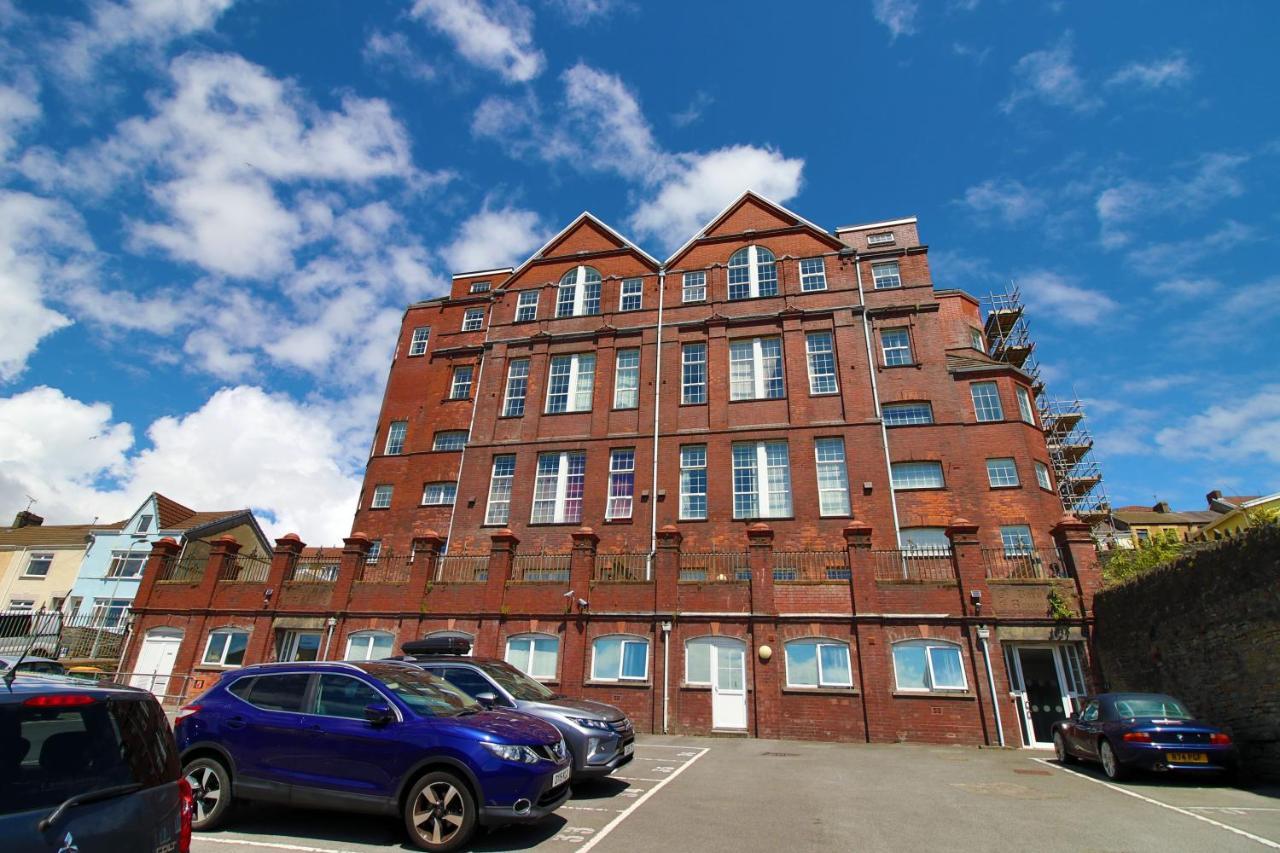 סוואנסי St Thomas Loft Views By Ssw - 2Br, Parking, Sleeps 4, Easy Access To City Centre, Marina, Beach And M4 מראה חיצוני תמונה