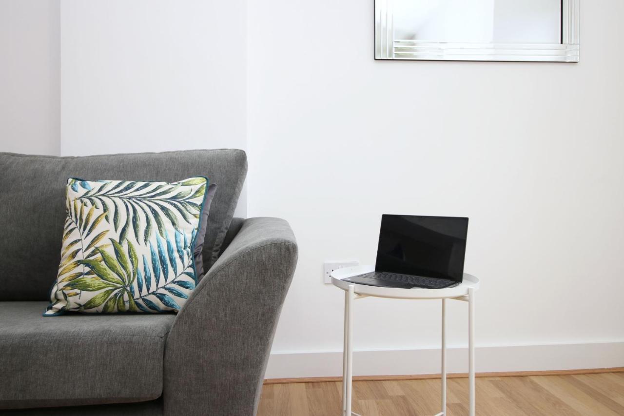 סוואנסי St Thomas Loft Views By Ssw - 2Br, Parking, Sleeps 4, Easy Access To City Centre, Marina, Beach And M4 מראה חיצוני תמונה